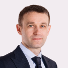 Сергей Спасеннов фото розовый фон 135 на 135