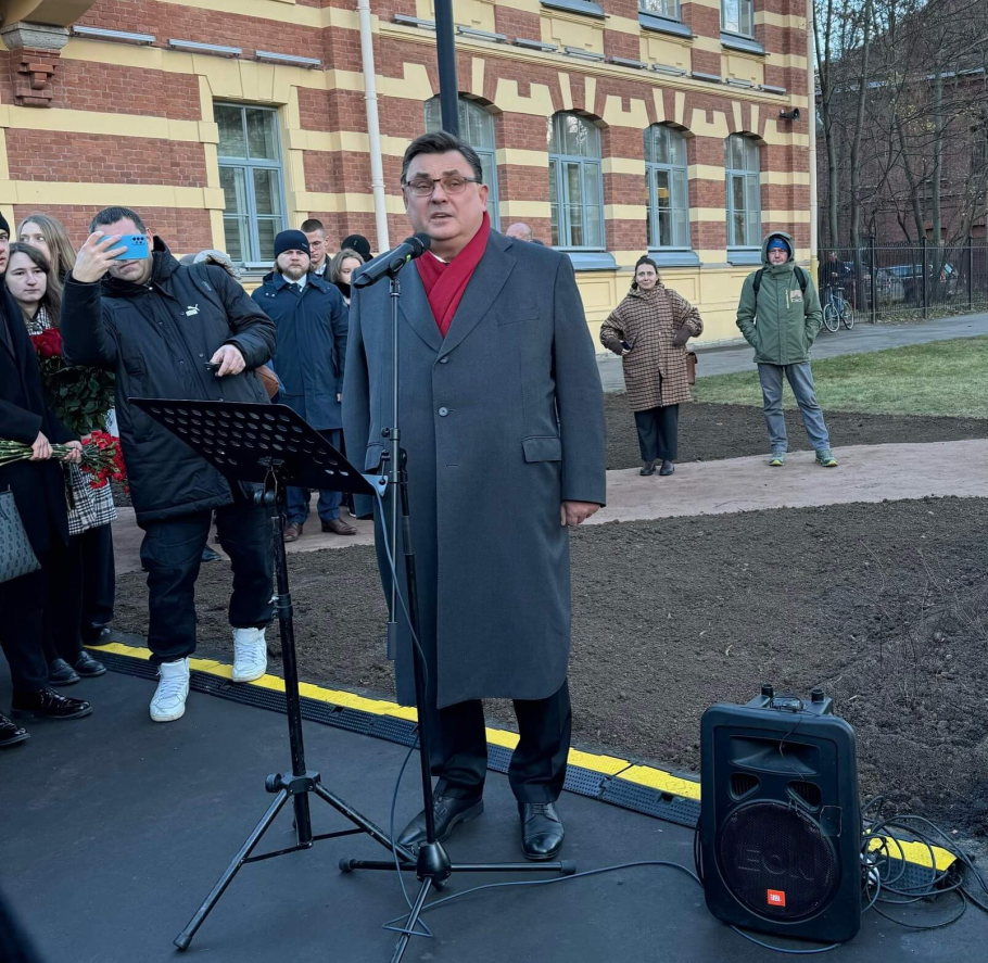 Открытие памятника адвокату В.Д. Спасовичу в Санкт-Петербурге в ноябре 2024 года 